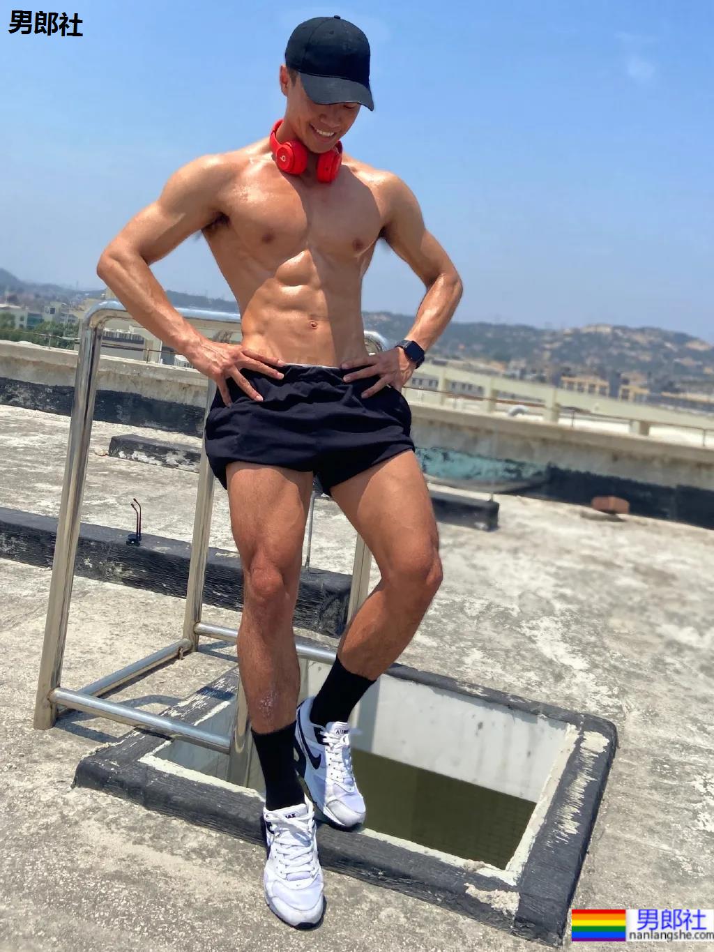 比体育生还好看的肌肉博主，超A身材让网友们都不淡定了！ - 51虹马