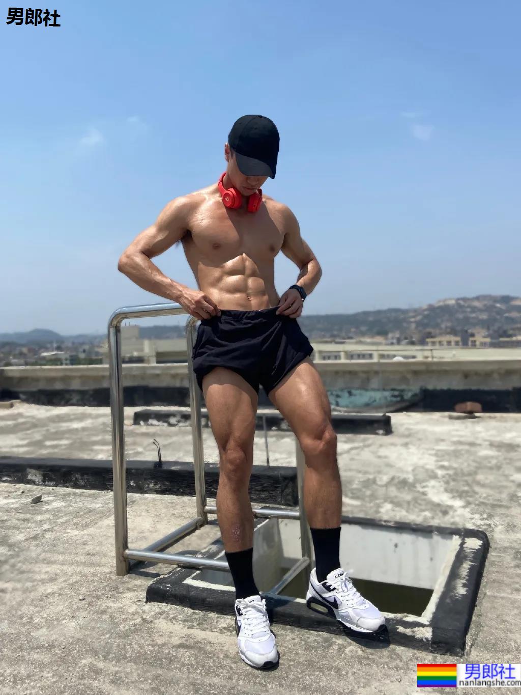 比体育生还好看的肌肉博主，超A身材让网友们都不淡定了！ - 51虹马