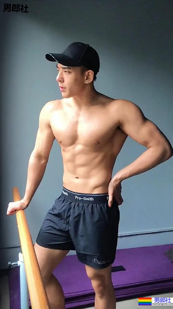 比体育生还好看的肌肉博主，超A身材让网友们都不淡定了！ - 51虹马