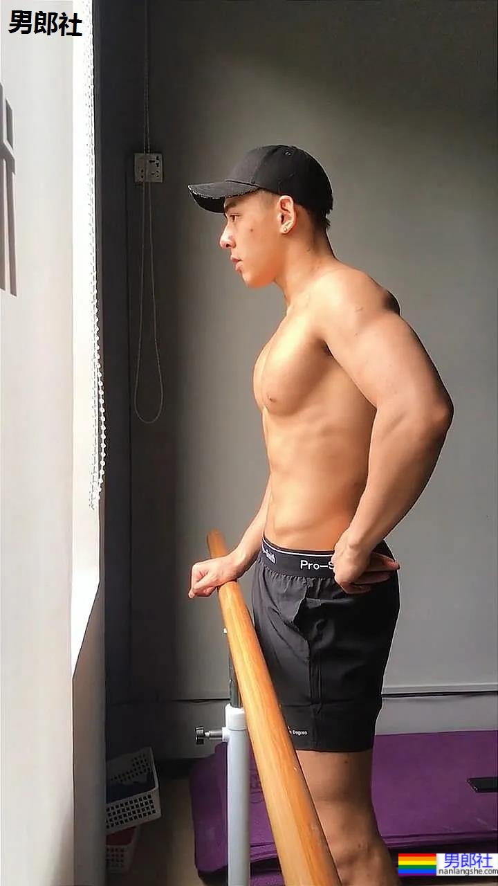 比体育生还好看的肌肉博主，超A身材让网友们都不淡定了！ - 51虹马