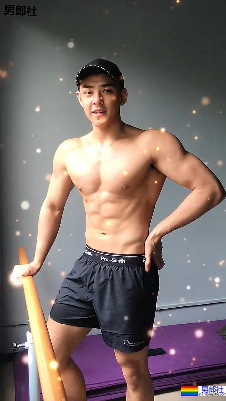 比体育生还好看的肌肉博主，超A身材让网友们都不淡定了！ - 51虹马