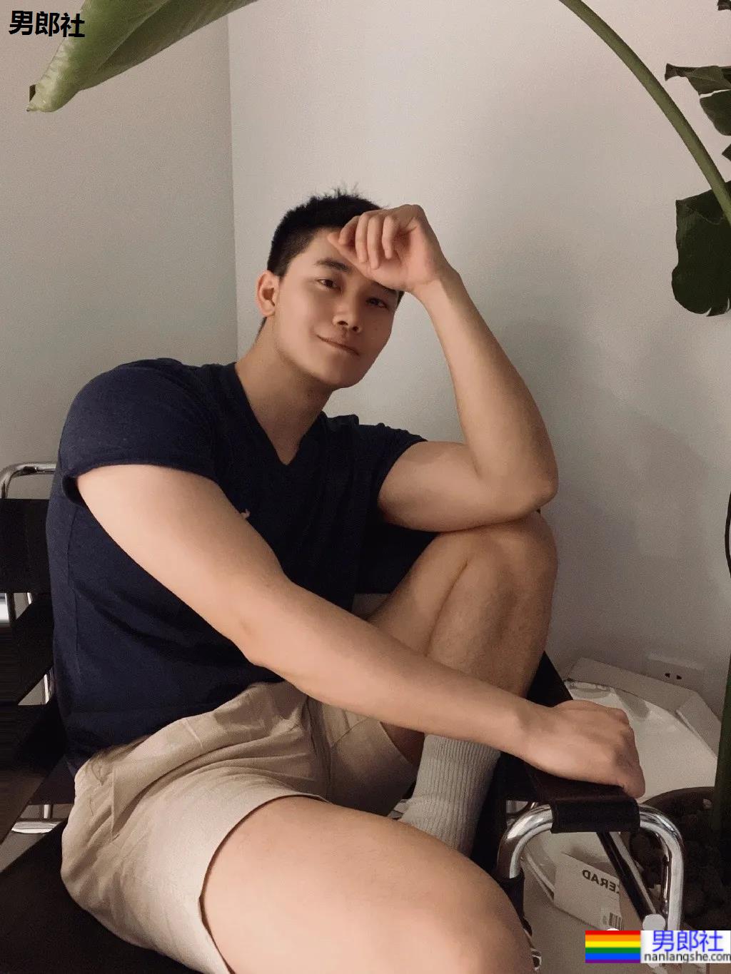 大长腿肌肉健身帅哥，总有那么一些吸引人的地方！ - 51虹马