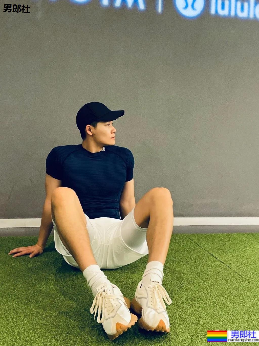 大长腿肌肉健身帅哥，总有那么一些吸引人的地方！ - 51虹马