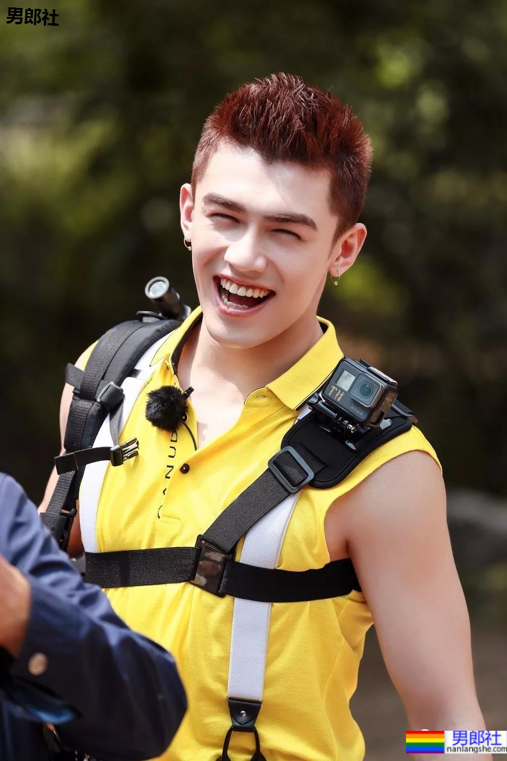 酷似吴磊的肌肉小哥也被《风度》拍了!新疆的男人也从不会让人失望! - 51虹马 酷似吴磊的肌肉小哥也被《风度》拍了!新疆的男人也从不会让人失望! - 51虹马