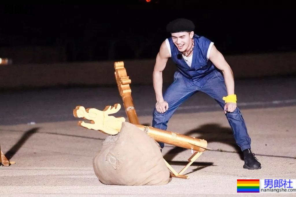 酷似吴磊的肌肉小哥也被《风度》拍了!新疆的男人也从不会让人失望! - 51虹马 酷似吴磊的肌肉小哥也被《风度》拍了!新疆的男人也从不会让人失望! - 51虹马