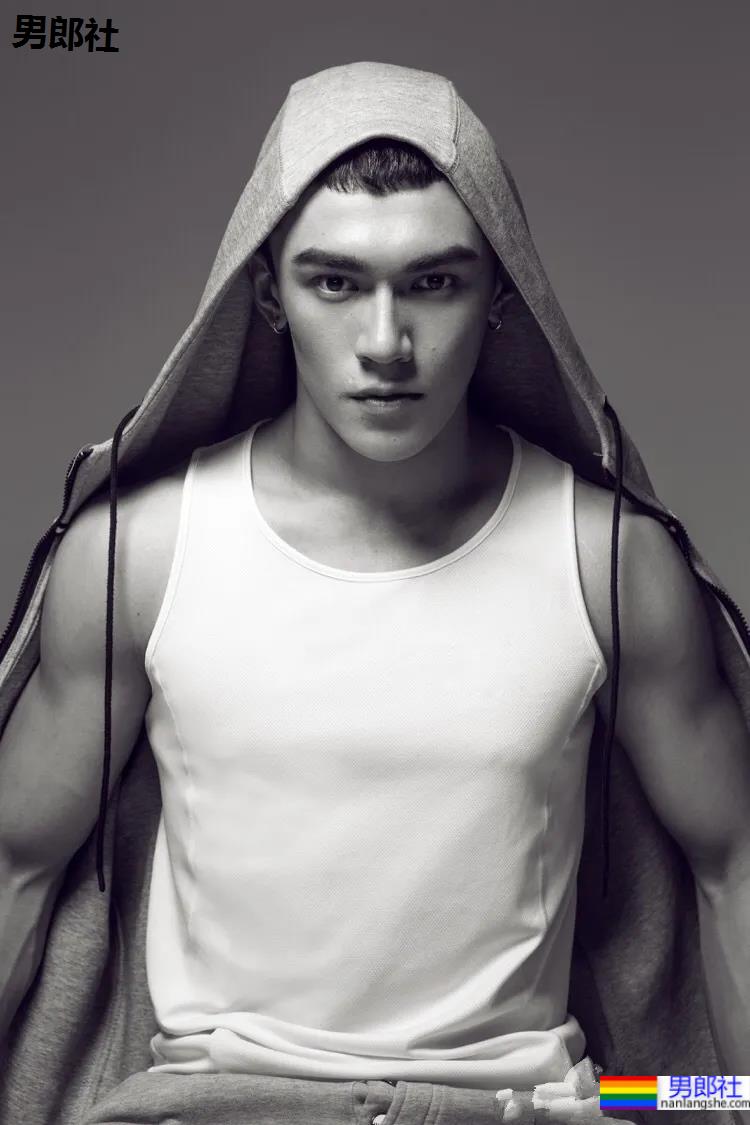 酷似吴磊的肌肉小哥也被《风度》拍了!新疆的男人也从不会让人失望! - 51虹马 酷似吴磊的肌肉小哥也被《风度》拍了!新疆的男人也从不会让人失望! - 51虹马