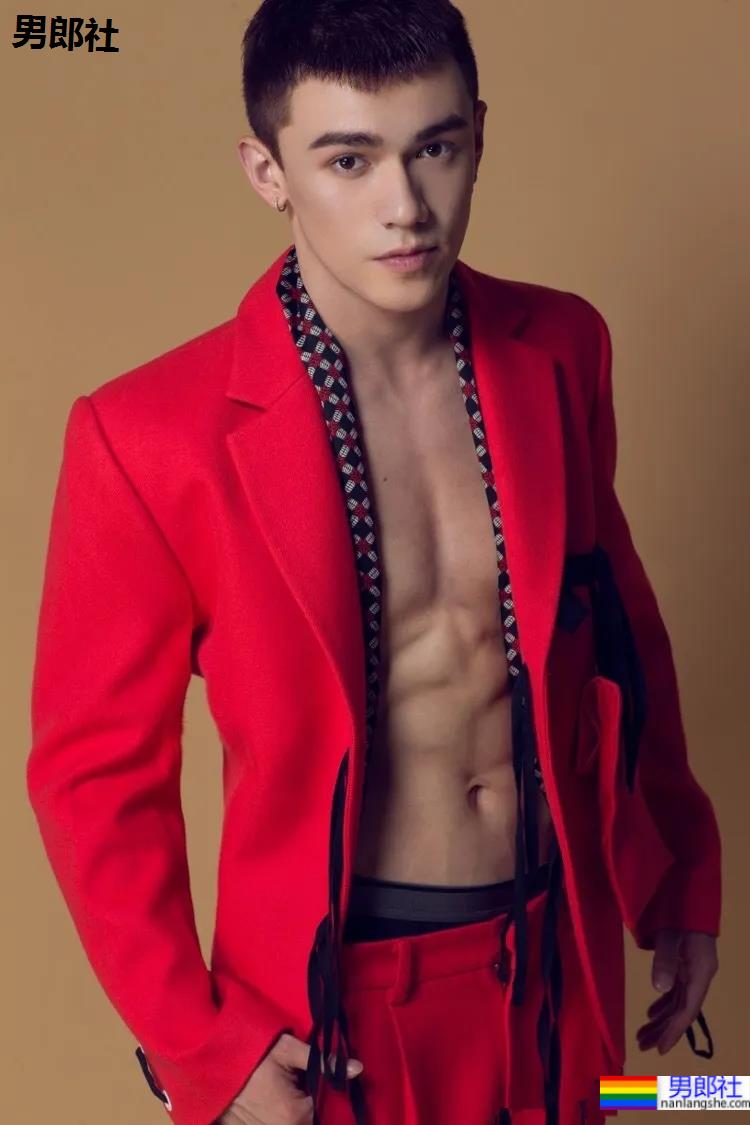 酷似吴磊的肌肉小哥也被《风度》拍了!新疆的男人也从不会让人失望! - 51虹马 酷似吴磊的肌肉小哥也被《风度》拍了!新疆的男人也从不会让人失望! - 51虹马