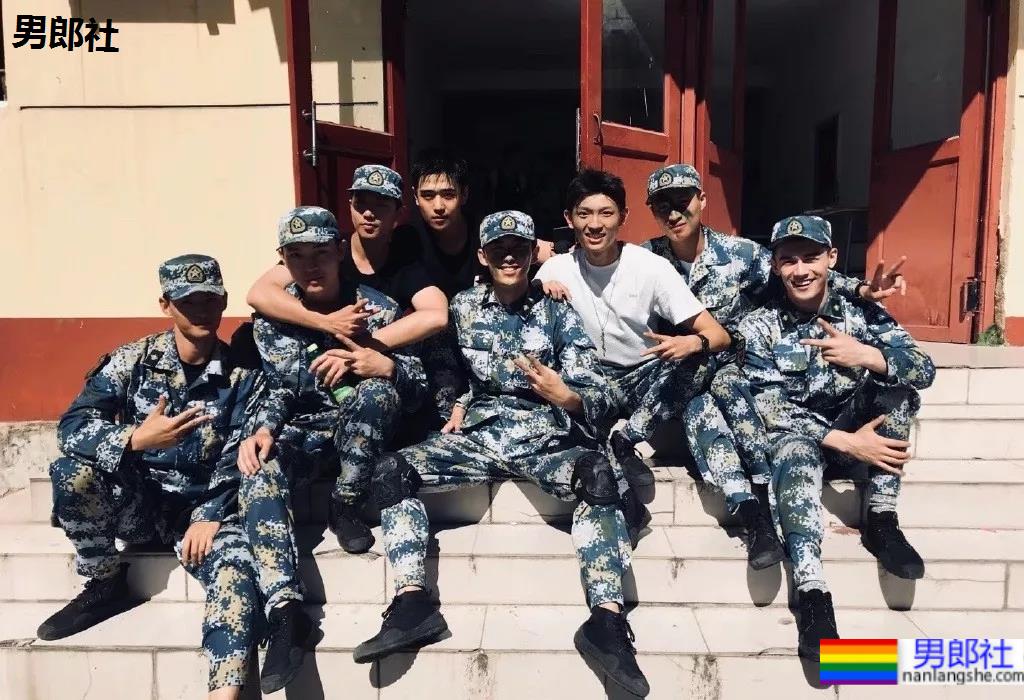 酷似吴磊的肌肉小哥也被《风度》拍了!新疆的男人也从不会让人失望! - 51虹马 酷似吴磊的肌肉小哥也被《风度》拍了!新疆的男人也从不会让人失望! - 51虹马