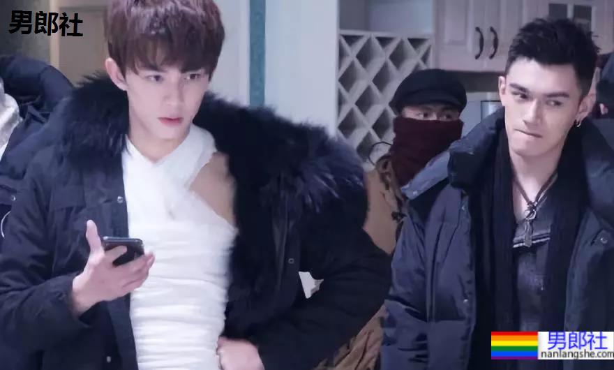 酷似吴磊的肌肉小哥也被《风度》拍了!新疆的男人也从不会让人失望! - 51虹马 酷似吴磊的肌肉小哥也被《风度》拍了!新疆的男人也从不会让人失望! - 51虹马