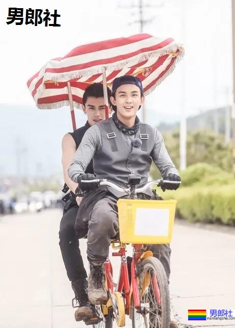 酷似吴磊的肌肉小哥也被《风度》拍了!新疆的男人也从不会让人失望! - 51虹马 酷似吴磊的肌肉小哥也被《风度》拍了!新疆的男人也从不会让人失望! - 51虹马