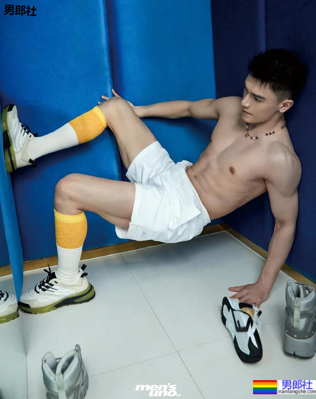 酷似吴磊的肌肉小哥也被《风度》拍了!新疆的男人也从不会让人失望! - 51虹马 酷似吴磊的肌肉小哥也被《风度》拍了!新疆的男人也从不会让人失望! - 51虹马