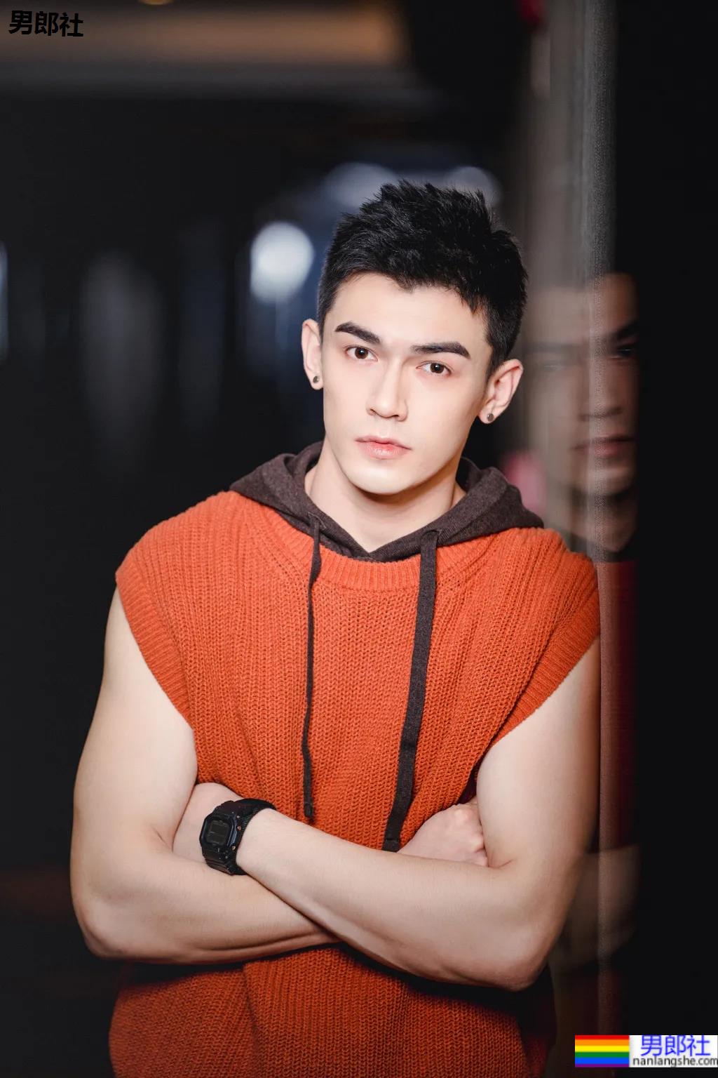 酷似吴磊的肌肉小哥也被《风度》拍了!新疆的男人也从不会让人失望! - 51虹马 酷似吴磊的肌肉小哥也被《风度》拍了!新疆的男人也从不会让人失望! - 51虹马