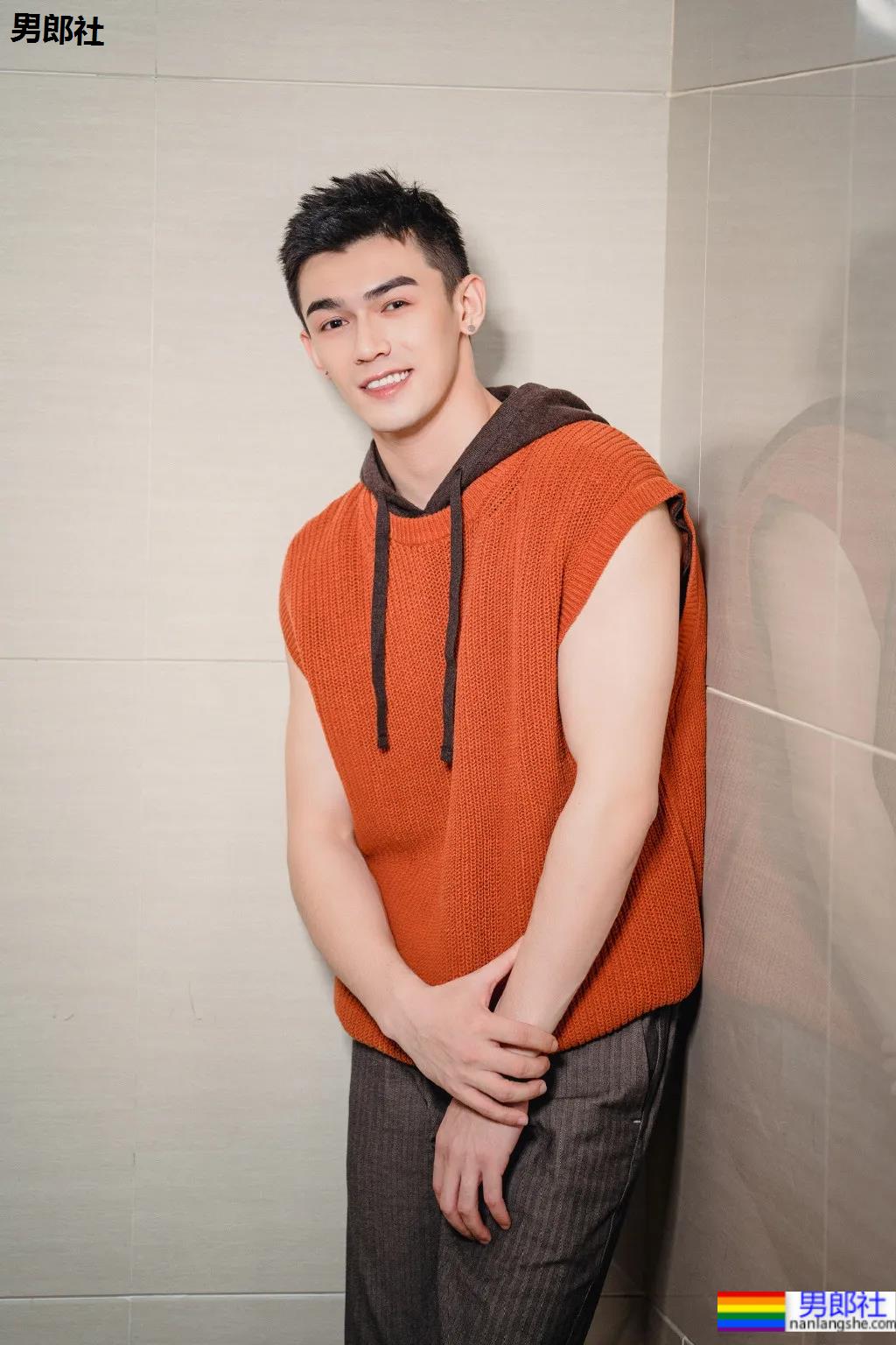 酷似吴磊的肌肉小哥也被《风度》拍了!新疆的男人也从不会让人失望! - 51虹马 酷似吴磊的肌肉小哥也被《风度》拍了!新疆的男人也从不会让人失望! - 51虹马