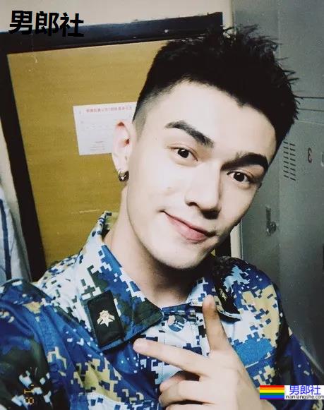 酷似吴磊的肌肉小哥也被《风度》拍了!新疆的男人也从不会让人失望! - 51虹马 酷似吴磊的肌肉小哥也被《风度》拍了!新疆的男人也从不会让人失望! - 51虹马