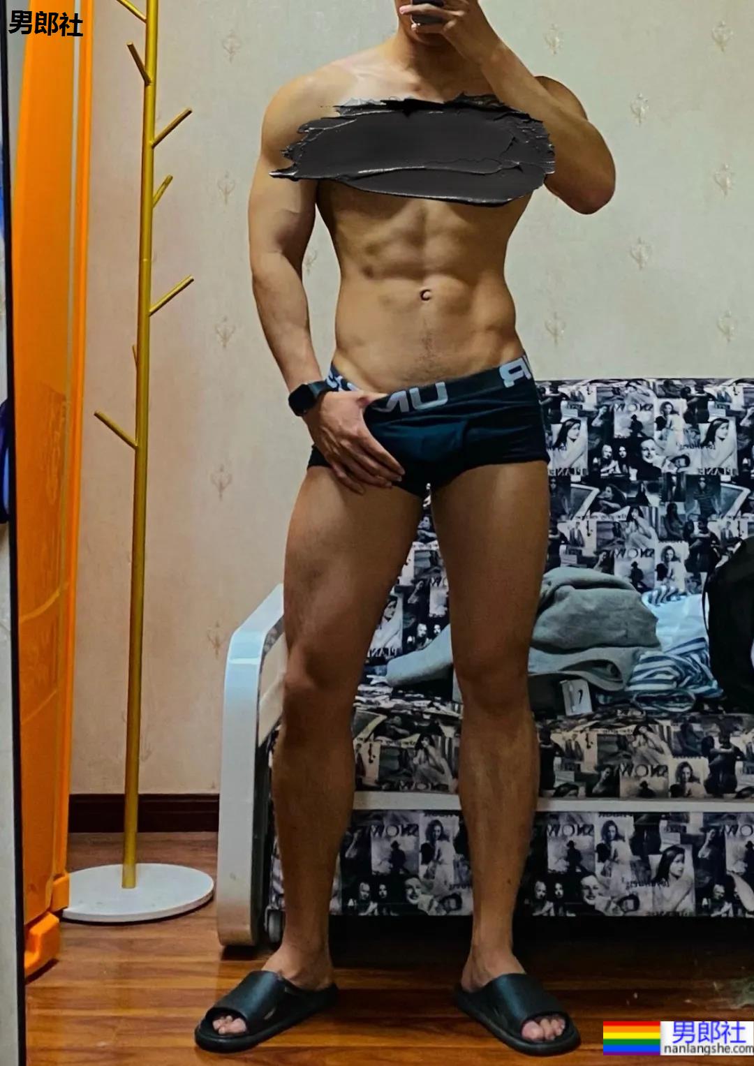 医生脱下手术服玩自拍,这画面我要打码了! - 51虹马 医生脱下手术服玩自拍,这画面我要打码了! - 51虹马