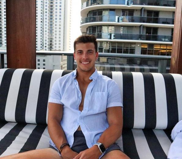 打破牙医刻板印象!美国帅哥牙医又性感又风趣:Garrett Hawley - 51虹马 打破牙医刻板印象!美国帅哥牙医又性感又风趣:Garrett Hawley - 51虹马