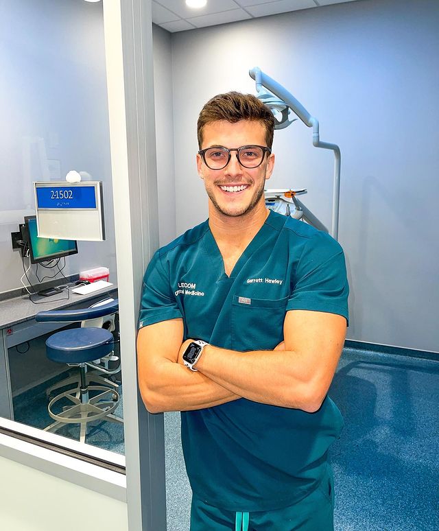 打破牙医刻板印象!美国帅哥牙医又性感又风趣:Garrett Hawley - 51虹马 打破牙医刻板印象!美国帅哥牙医又性感又风趣:Garrett Hawley - 51虹马