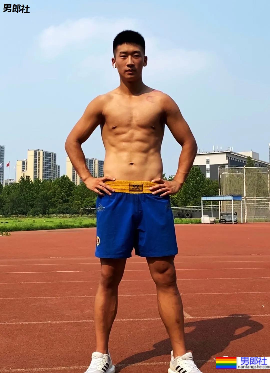 北体北大2021级体育生学弟，这些02后大长腿腹肌小狼狗，帅得天然！ - 51虹马