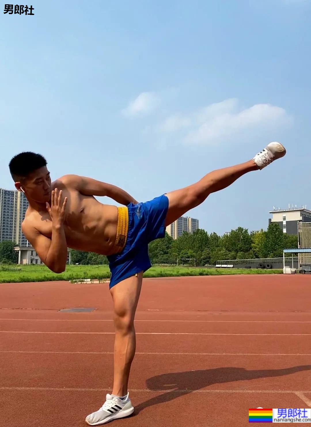 北体北大2021级体育生学弟，这些02后大长腿腹肌小狼狗，帅得天然！ - 51虹马