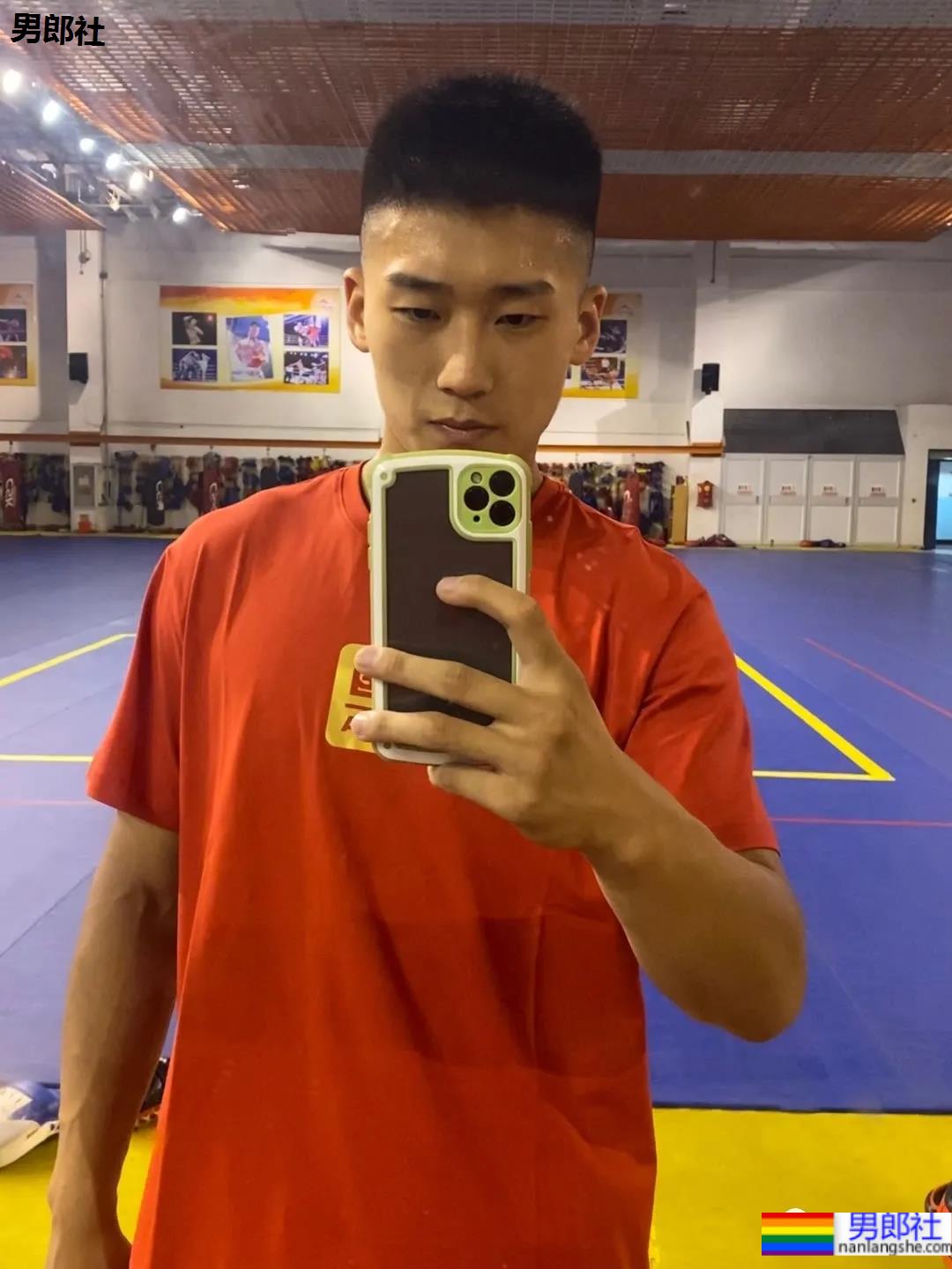 北体北大2021级体育生学弟，这些02后大长腿腹肌小狼狗，帅得天然！ - 51虹马