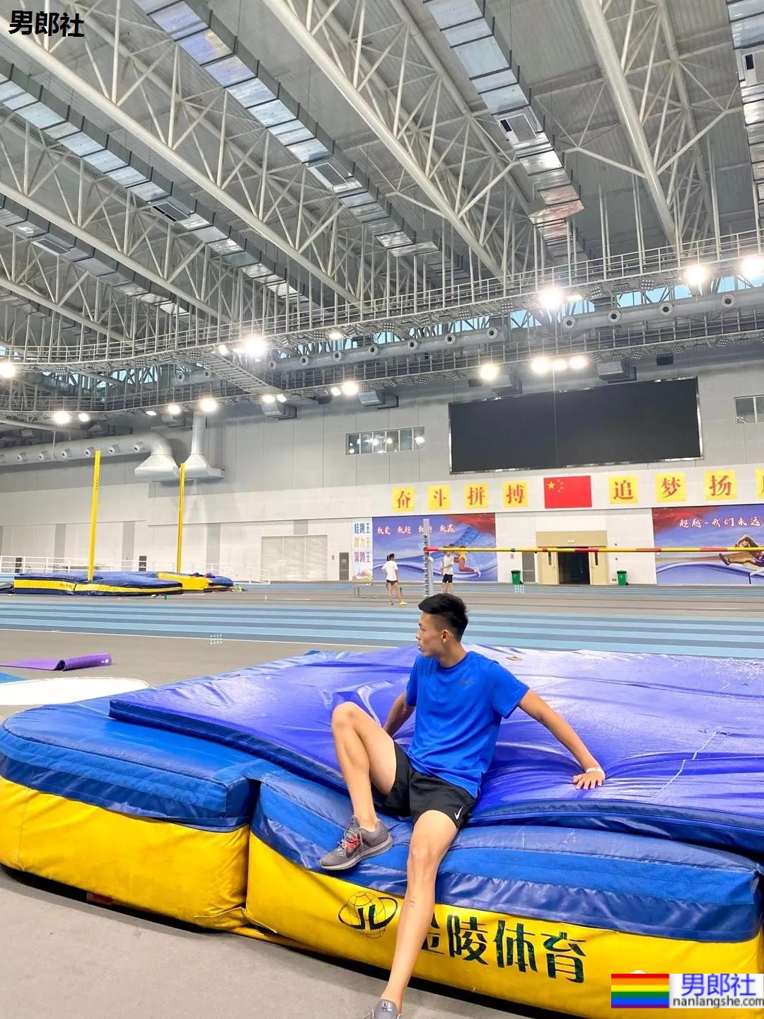 北体北大2021级体育生学弟，这些02后大长腿腹肌小狼狗，帅得天然！ - 51虹马