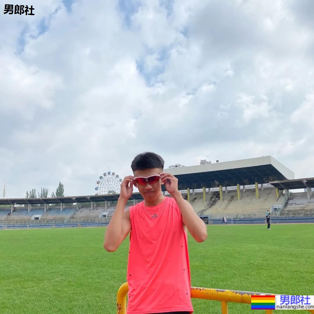 北体北大2021级体育生学弟，这些02后大长腿腹肌小狼狗，帅得天然！ - 51虹马