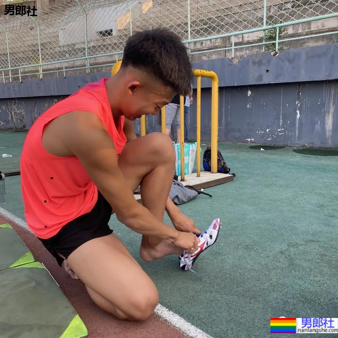 北体北大2021级体育生学弟，这些02后大长腿腹肌小狼狗，帅得天然！ - 51虹马