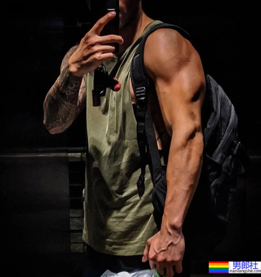 1V1健身私教的写真大片,网友:想上他的课! - 51虹马 1V1健身私教的写真大片,网友:想上他的课! - 51虹马