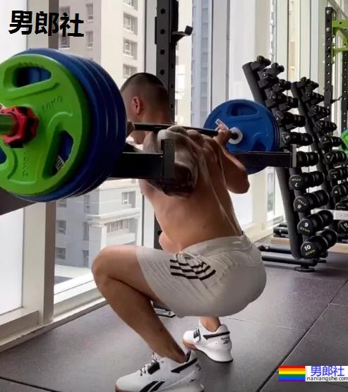 1V1健身私教的写真大片,网友:想上他的课! - 51虹马 1V1健身私教的写真大片,网友:想上他的课! - 51虹马