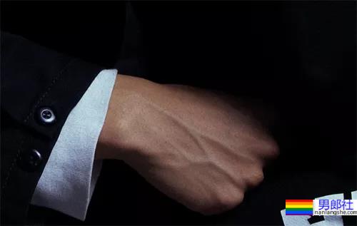 【手控】男人细长白净的手指,谁不爱呢? - 51虹马 【手控】男人细长白净的手指,谁不爱呢? - 51虹马