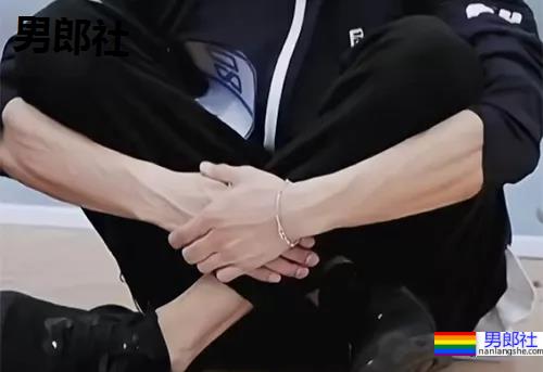 【手控】男人细长白净的手指,谁不爱呢? - 51虹马 【手控】男人细长白净的手指,谁不爱呢? - 51虹马