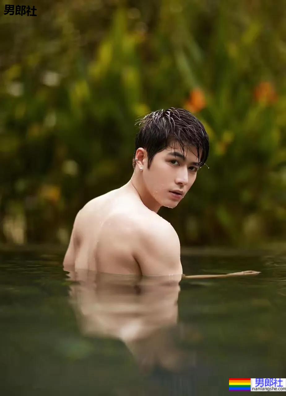 穿紧身潜水服被批的陈学冬上热搜!男版腹肌美人鱼,惊艳王大陆黄明昊! - 51虹马 穿紧身潜水服被批的陈学冬上热搜!男版腹肌美人鱼,惊艳王大陆黄明昊! - 51虹马