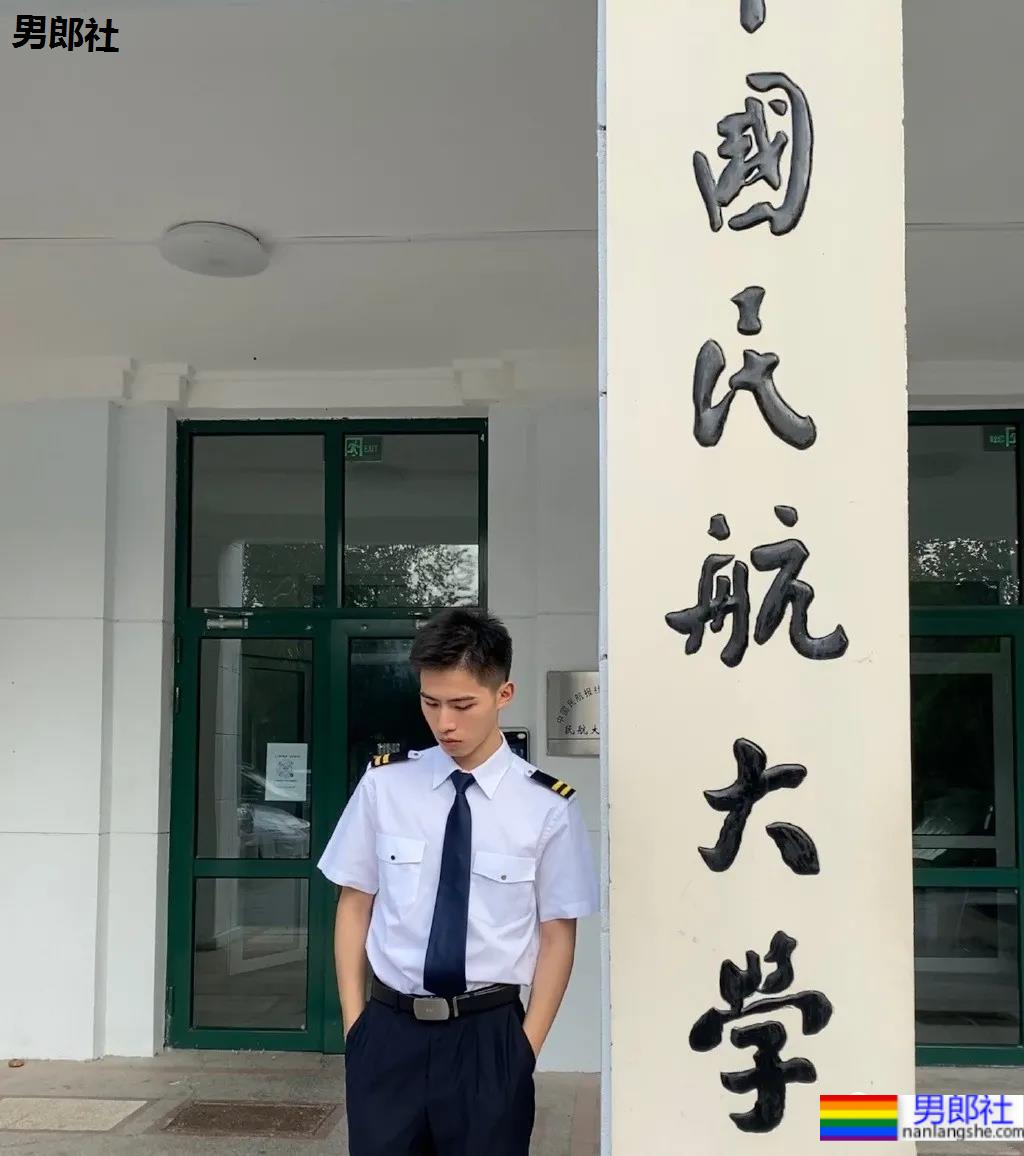 民航大学清秀干净的空少小哥，他穿制服的样子太A了！ - 51虹马