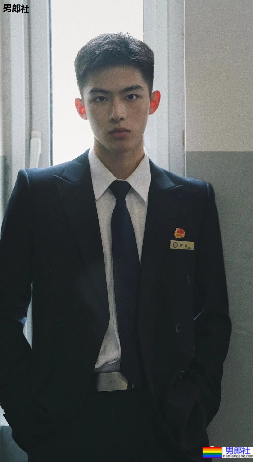 民航大学清秀干净的空少小哥，他穿制服的样子太A了！ - 51虹马