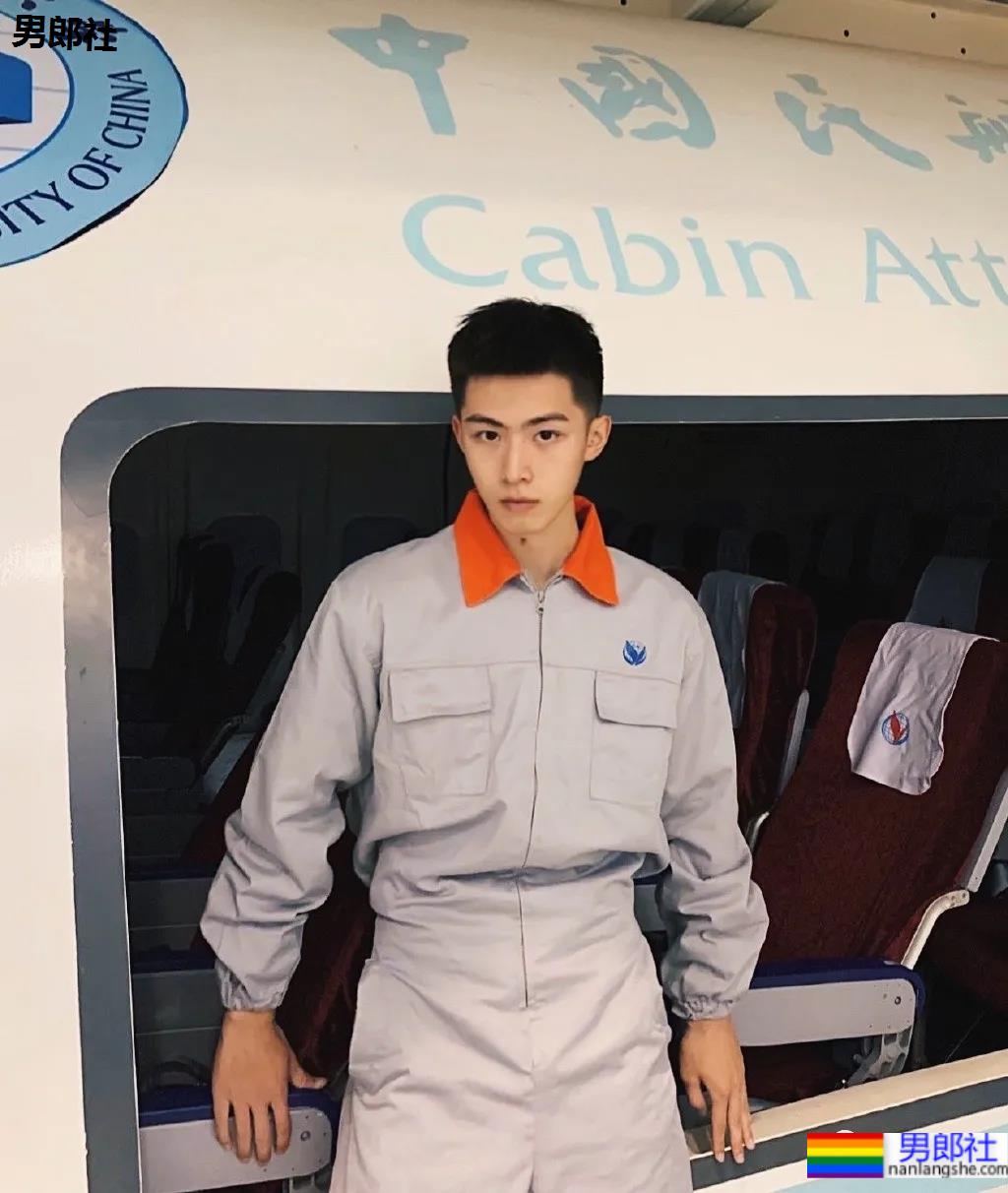 民航大学清秀干净的空少小哥，他穿制服的样子太A了！ - 51虹马