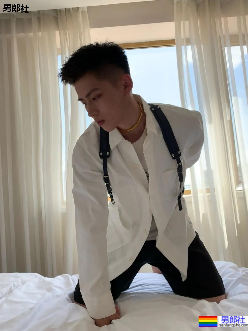 民航大学清秀干净的空少小哥，他穿制服的样子太A了！ - 51虹马