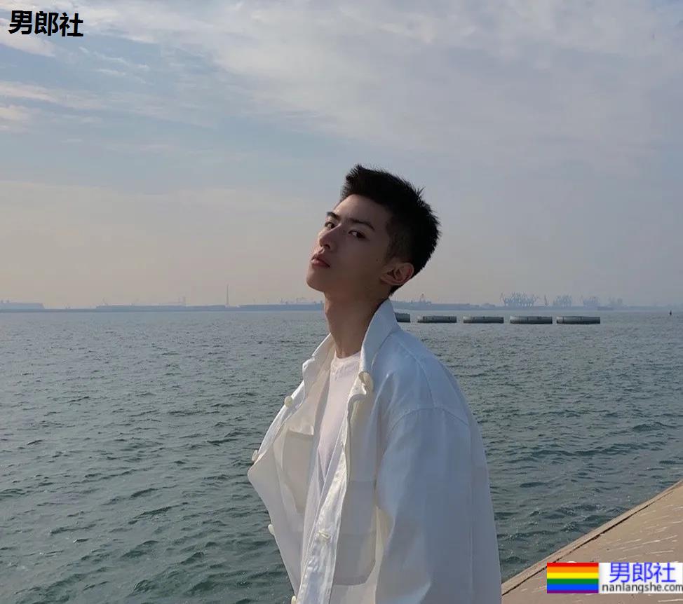 民航大学清秀干净的空少小哥，他穿制服的样子太A了！ - 51虹马