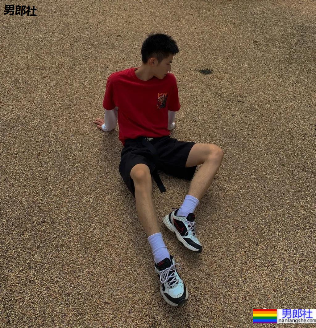 民航大学清秀干净的空少小哥，他穿制服的样子太A了！ - 51虹马