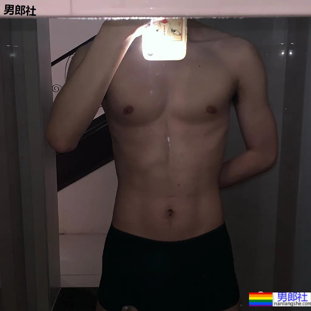 民航大学清秀干净的空少小哥，他穿制服的样子太A了！ - 51虹马