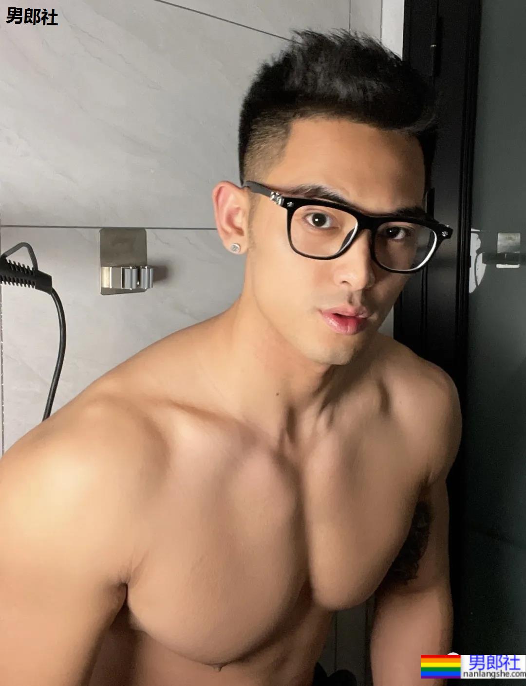 190CM内裤男模紧身衣造型太帅了！网友直呼老公！-51虹马