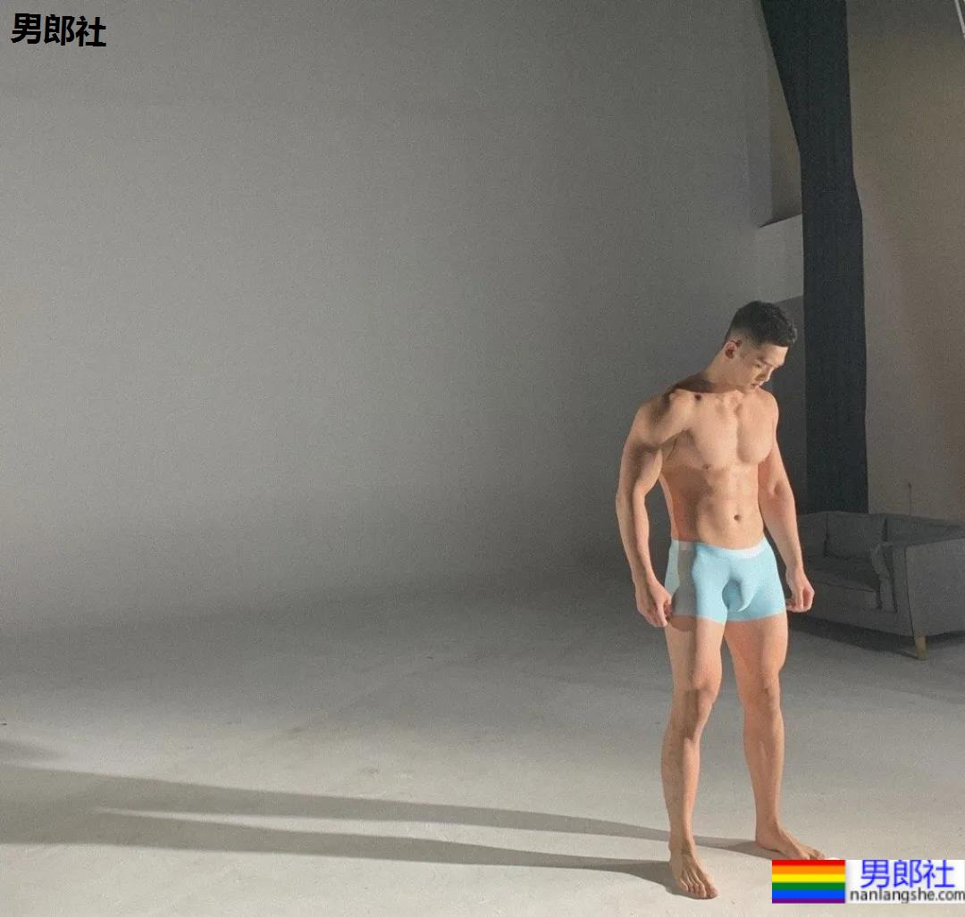 190CM内裤男模紧身衣造型太帅了!网友直呼老公! - 51虹马 190CM内裤男模紧身衣造型太帅了!网友直呼老公! - 51虹马