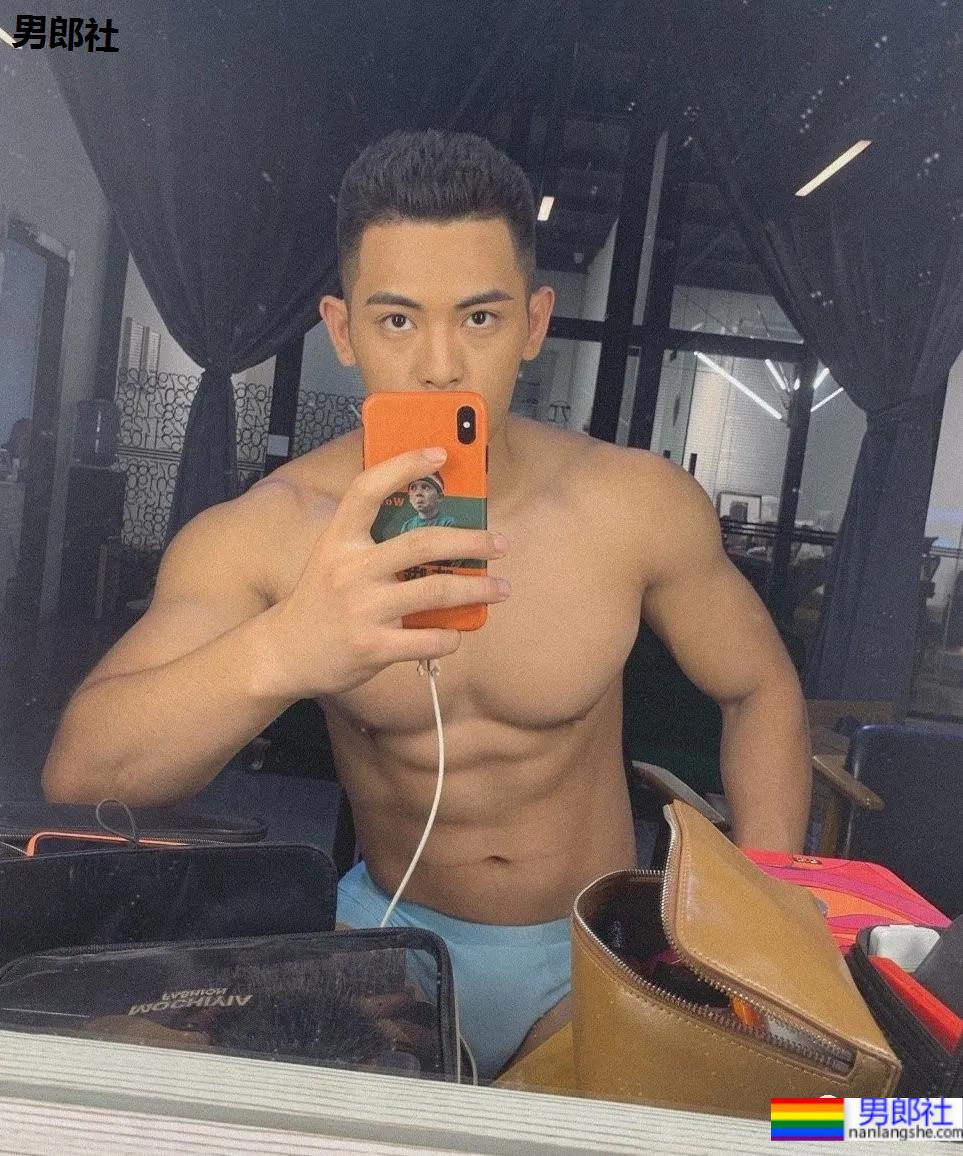 190CM内裤男模紧身衣造型太帅了!网友直呼老公! - 51虹马 190CM内裤男模紧身衣造型太帅了!网友直呼老公! - 51虹马