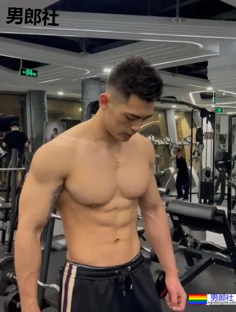 190CM内裤男模紧身衣造型太帅了!网友直呼老公! - 51虹马 190CM内裤男模紧身衣造型太帅了!网友直呼老公! - 51虹马