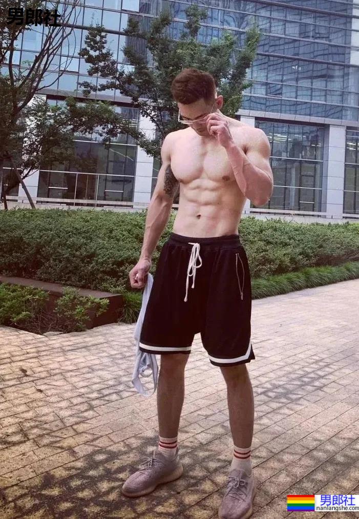 190CM内裤男模紧身衣造型太帅了!网友直呼老公! - 51虹马 190CM内裤男模紧身衣造型太帅了!网友直呼老公! - 51虹马