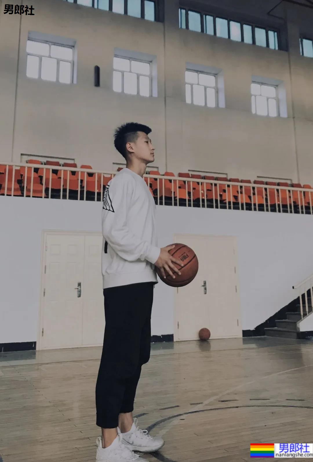 183cm黑龙江篮球体育生,又奶又狼的大弟弟太可了! - 51虹马 183cm黑龙江篮球体育生,又奶又狼的大弟弟太可了! - 51虹马