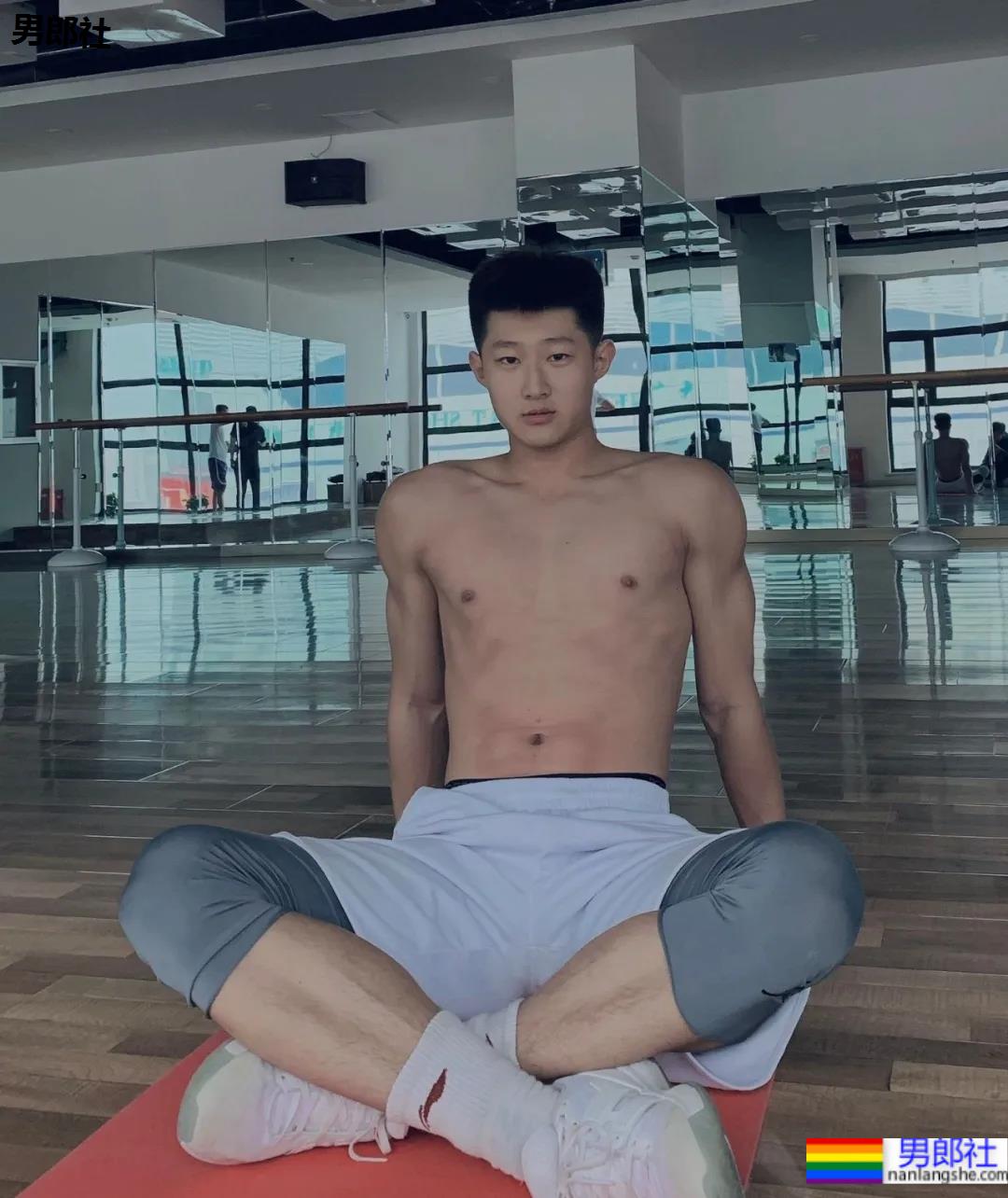 183cm黑龙江篮球体育生,又奶又狼的大弟弟太可了! - 51虹马 183cm黑龙江篮球体育生,又奶又狼的大弟弟太可了! - 51虹马