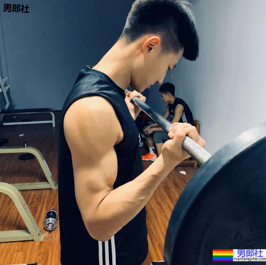 183cm黑龙江篮球体育生,又奶又狼的大弟弟太可了! - 51虹马 183cm黑龙江篮球体育生,又奶又狼的大弟弟太可了! - 51虹马