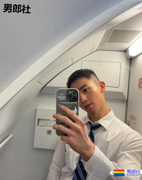 地铁偶遇超帅的肌肉男！没想到他职业是这个！ - 51虹马