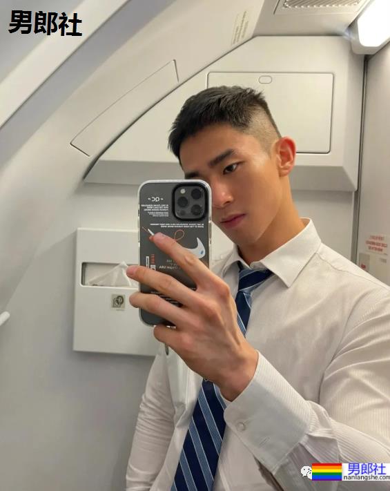 地铁偶遇超帅的肌肉男！没想到他职业是这个！ - 51虹马