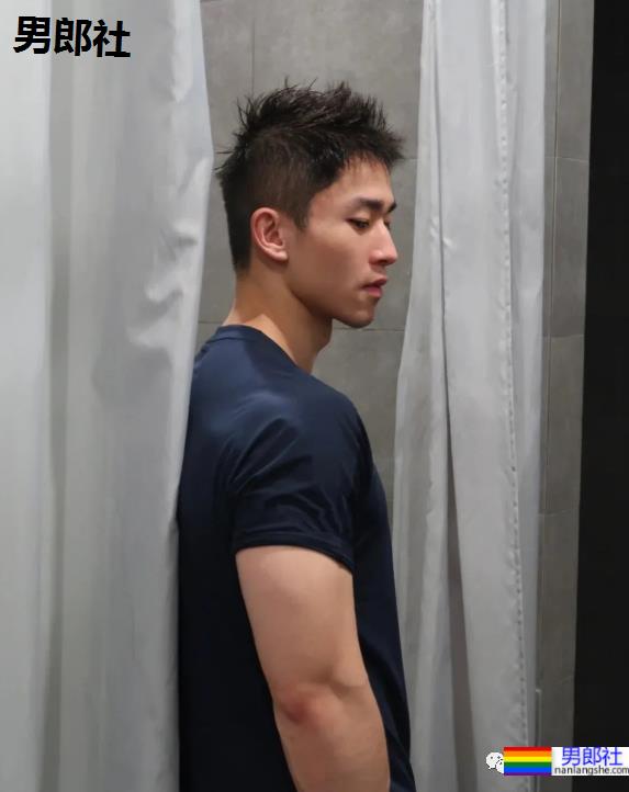 地铁偶遇超帅的肌肉男！没想到他职业是这个！ - 51虹马